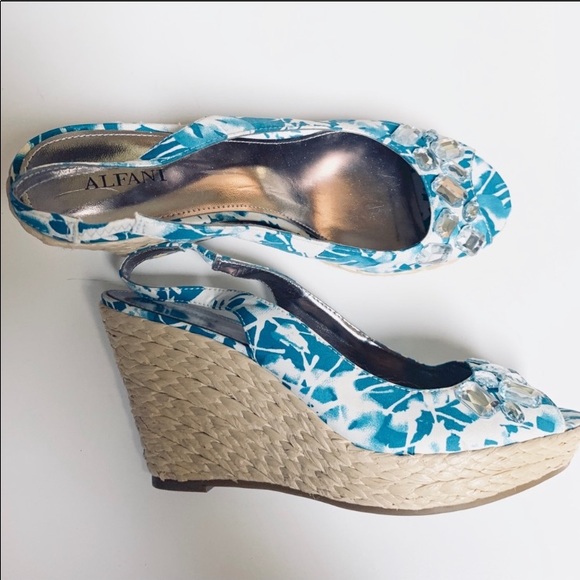 BEAUTIFUL ALFANI WEDGES 🌷 - Picture 1 of 3